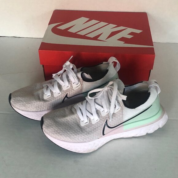 Woman's Nike React Infiniti Flyknit Running Shoes size 8 1/2 - Picture 3 of 8